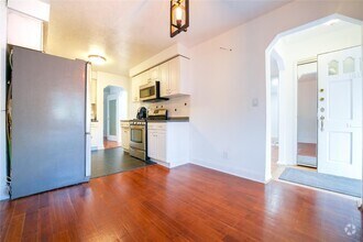 Building Photo - 1405 Burke Ave
