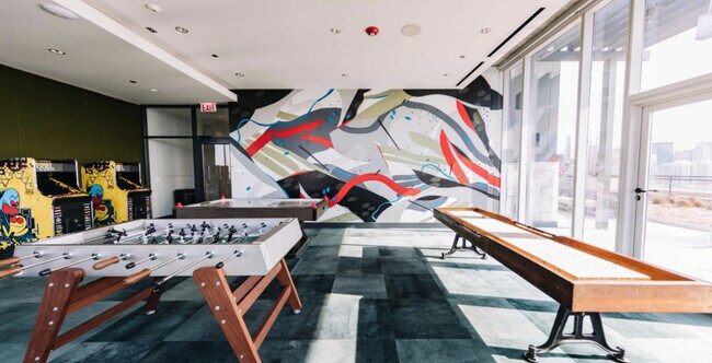 Foto del edificio - 625 W Division St