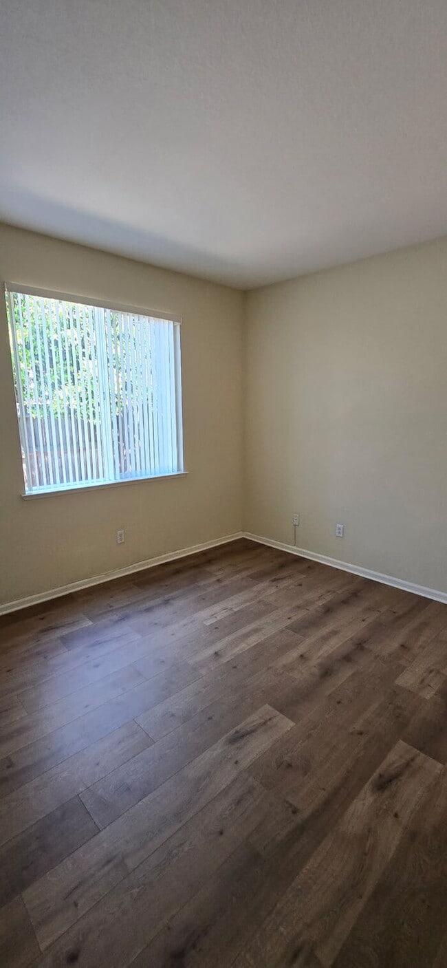 Building Photo - Tracy, Beautiful Home in Award Winning Jef...