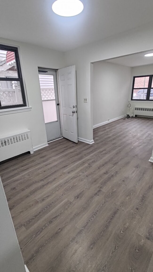 Foto del edificio - 266 West 236 Street