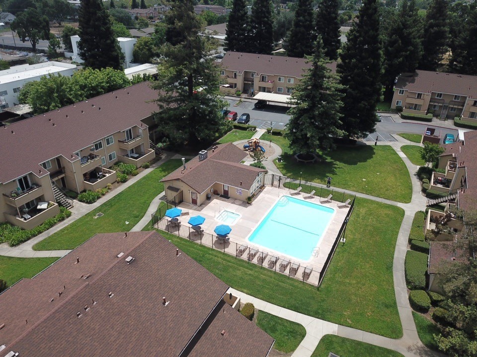Rental Office and Pool - Creekside Park Apartments