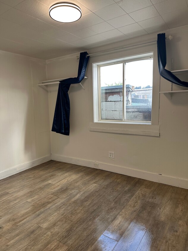 Building Photo - 341 Broadway St