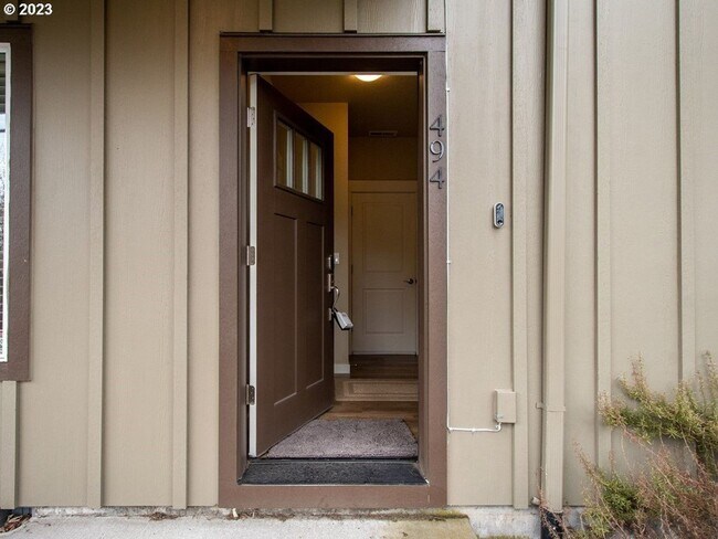 Building Photo - Bright & Modern 3-Bed + Office Condo in Ga...