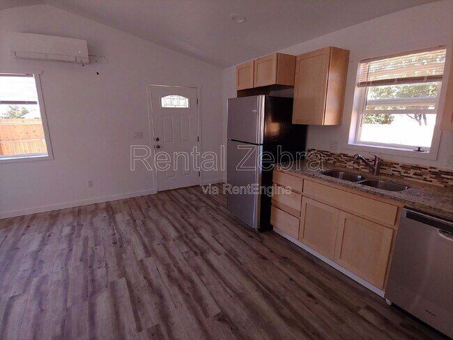 Foto del edificio - 921 NW Oak Ln