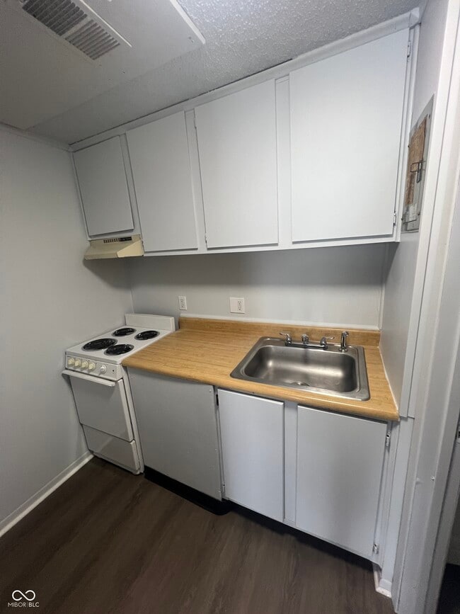 Foto del edificio - 2000 Indianapolis Rd