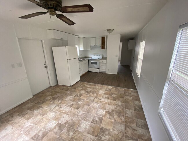 Foto del edificio - 1121 S Christiana Ave Apopka FL 32703