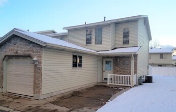 Building Photo - 438 E Rosewood Ln