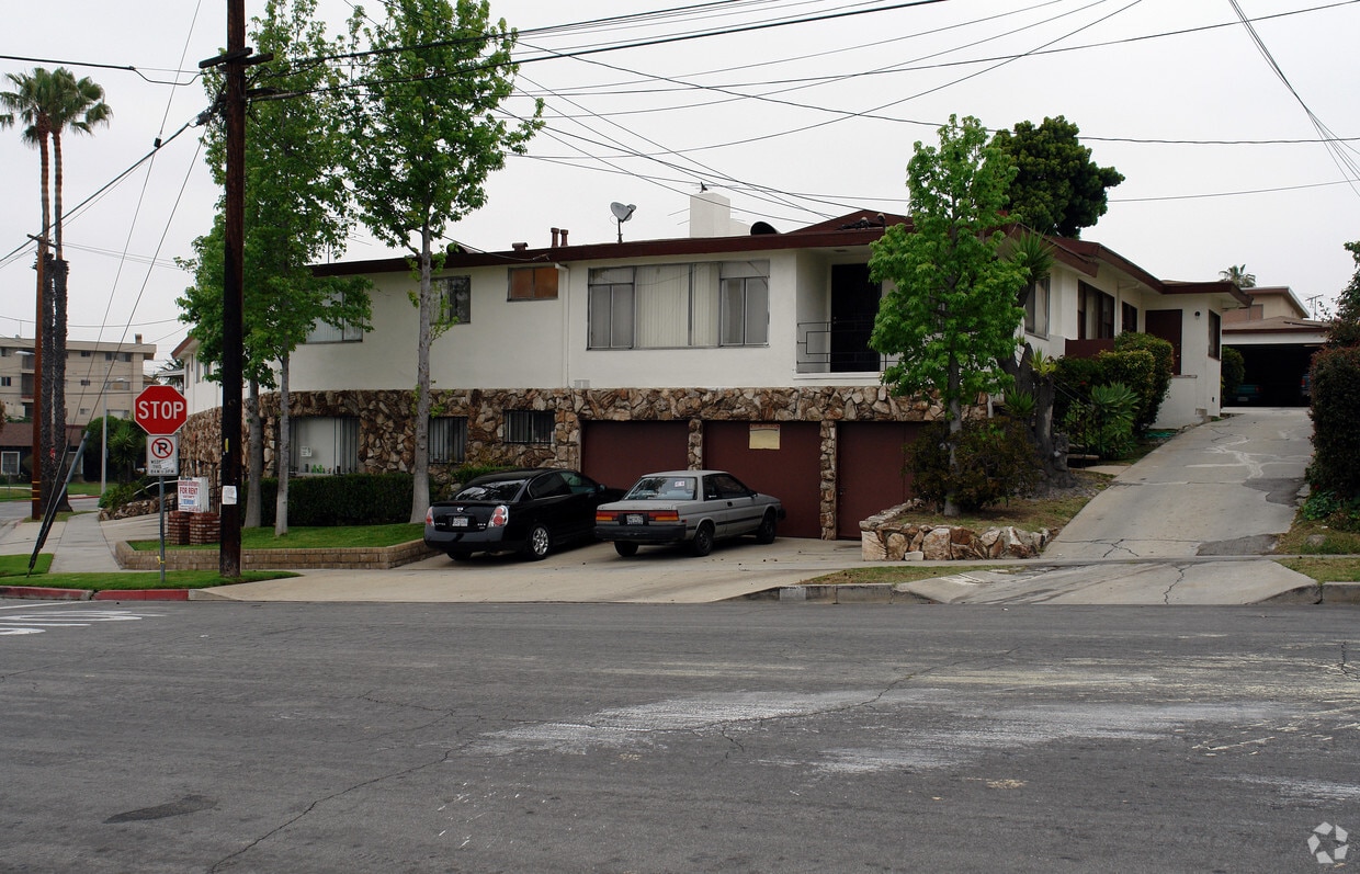 Building Photo - Edgewood Apartments
