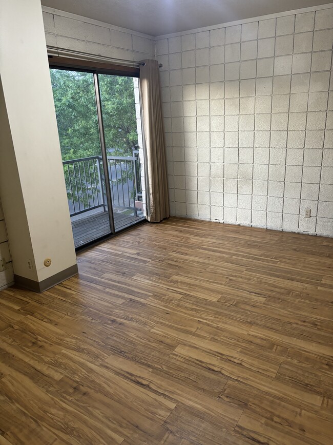 Building Photo - 70 W 700 N
