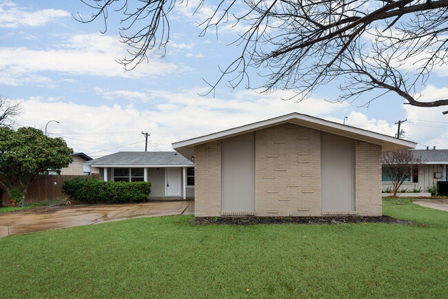 Building Photo - 12051 High Meadow Dr