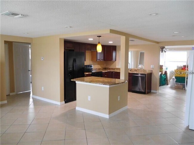 Building Photo - 7333 Sequoia Dr