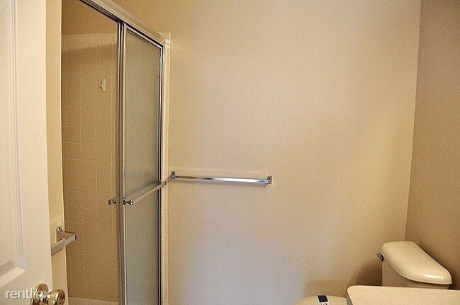 Foto del edificio - 2 br, 2 bath Condo - 16509 Glenpointe Drive