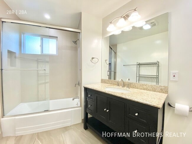 Foto del edificio - 1830 N La Brea Ave