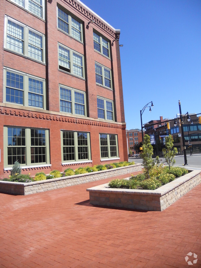 Bridge Square Lofts