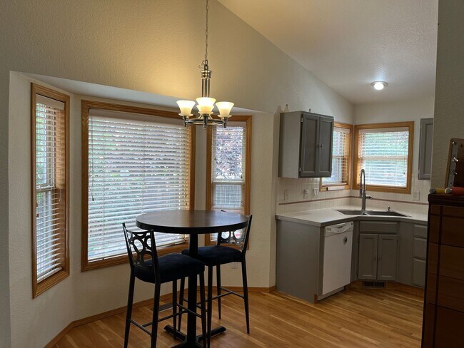 Foto del edificio - $300 Move in incentive! 4 BED/3 BATH CHARM...