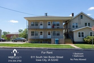 Building Photo - 611 S Van Buren St