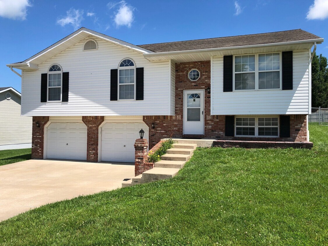 Foto principal - $1,125 - 3Bed/3Bath, House