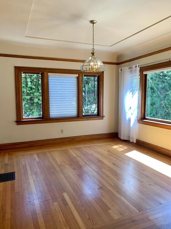 Foto del edificio - Highly Desirable Historical 3 Bed, 2 Bath ...