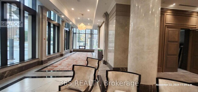 Photo du bâtiment - 30 Elm Dr W