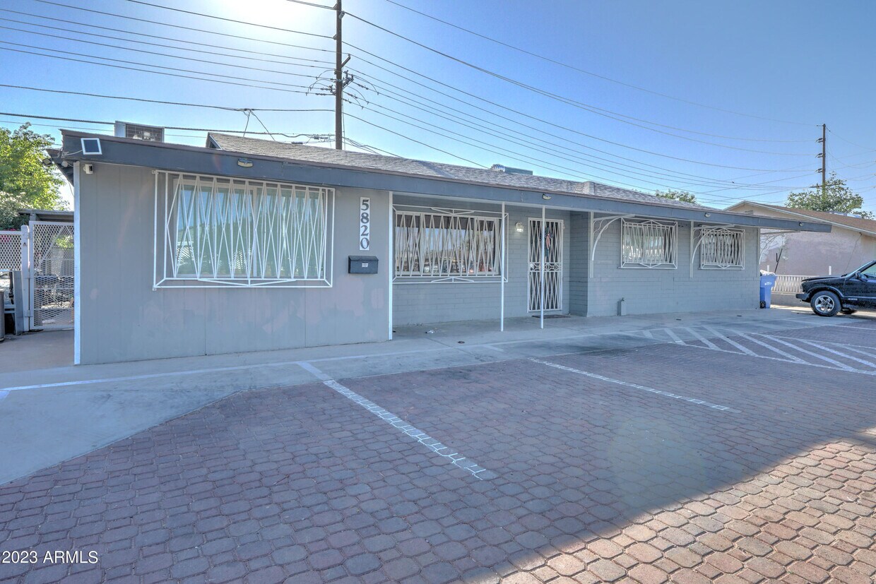 Primary Photo - 5820 N 35th Ave