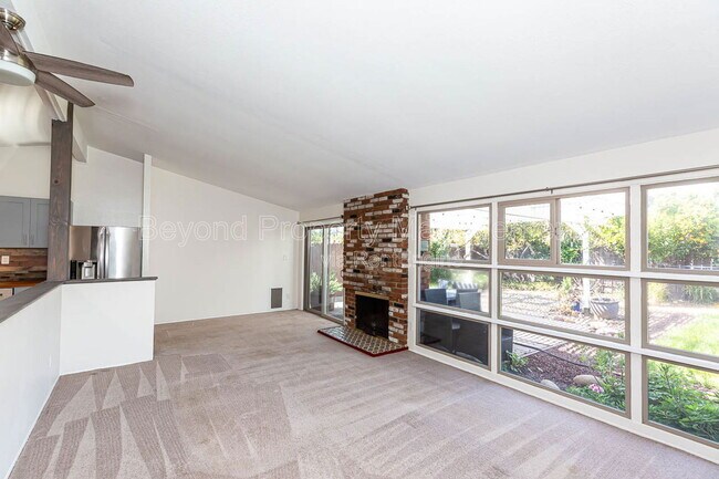 Foto del edificio - 4654 Glacier Ave