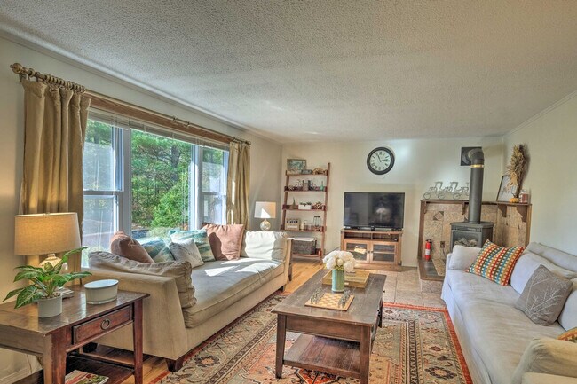 Foto del edificio - 148 Diamond Point Rd