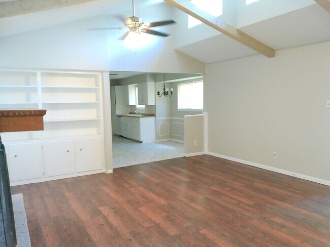 Foto del edificio - 4622 Newbury Ln