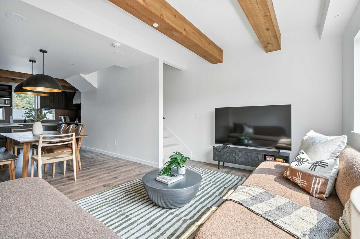 Foto principal - 925 NE 23rd Ave