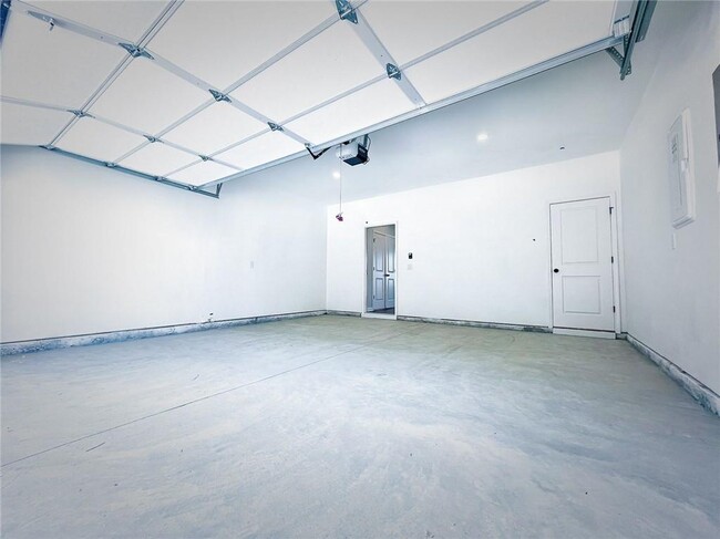 Building Photo - 2676 Whistler Wy NE