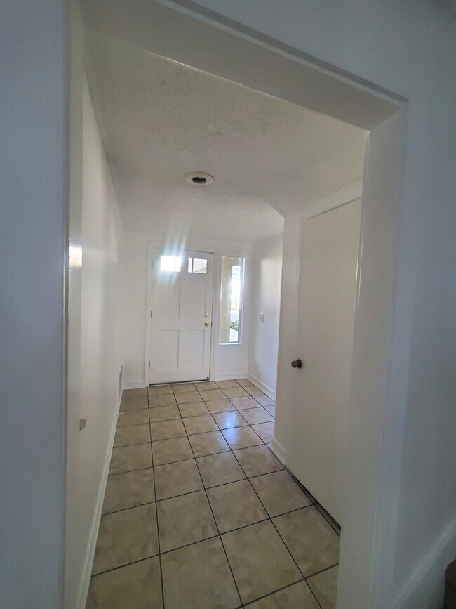 Building Photo - 375 Deerfield Ave