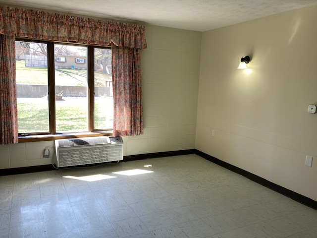 Building Photo - Woodland Park - Manilla