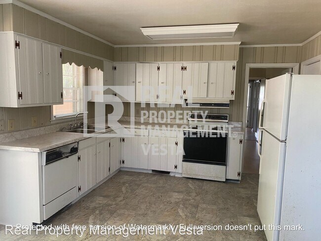 Building Photo - 3 br, 1.5 bath House - 2925 Southshore Dr