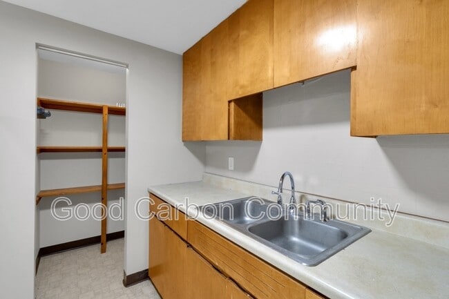 Foto del edificio - 5454 Creekside Ct