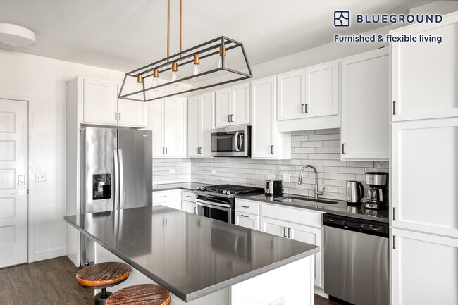 Foto del edificio - 100 N Addison Ave