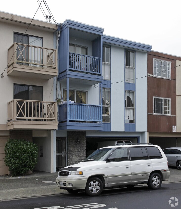 Building Photo - 305 88th St