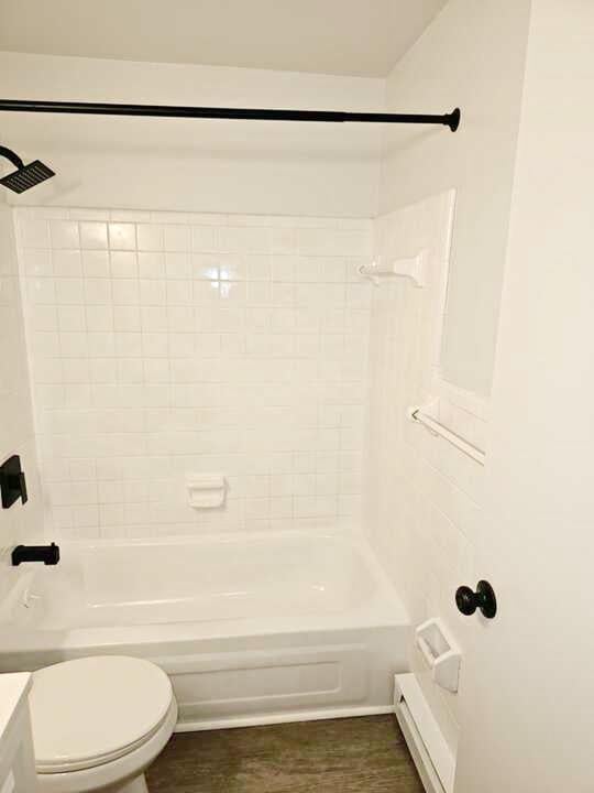 Building Photo - 5856 Highview Dr