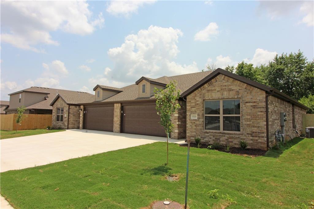 1531 Purple Finch St, Centerton, AR 72719 Townhome Rentals in