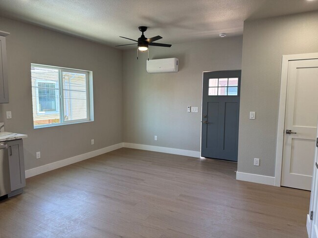 Foto del edificio - New Downtown Construction 650 Sqft. 1 Bedr...