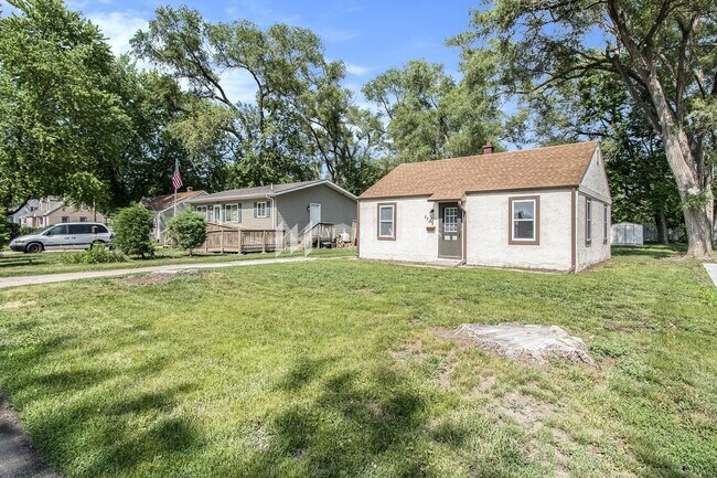Building Photo - Old Towne Bellevue Home