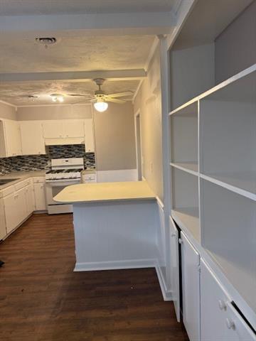 Foto del edificio - 7424 Songwood Dr