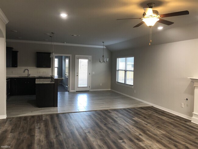 Building Photo - 3 br, 2 bath House - 550 Holly Street