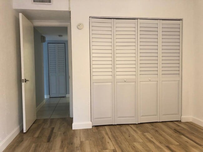 Building Photo - 6884 N Kendall Dr