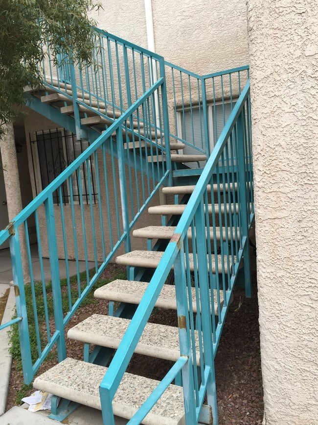 Building Photo - 2021 Sun Ave