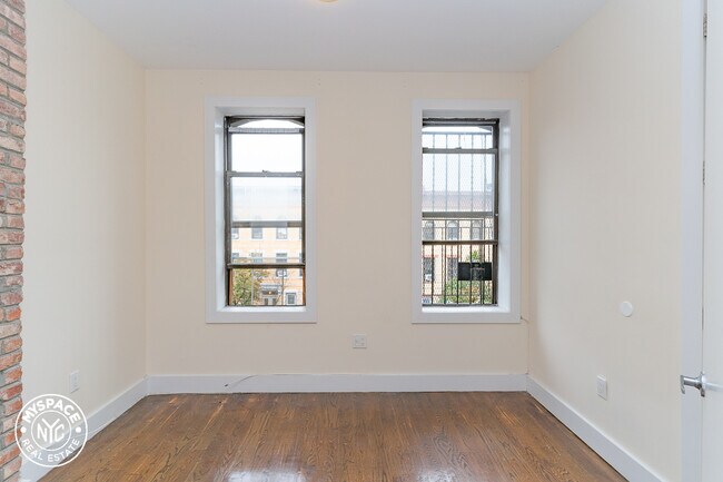 Foto del edificio - 435 Bleecker St