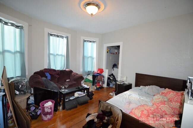 Building Photo - 17 Eldora St