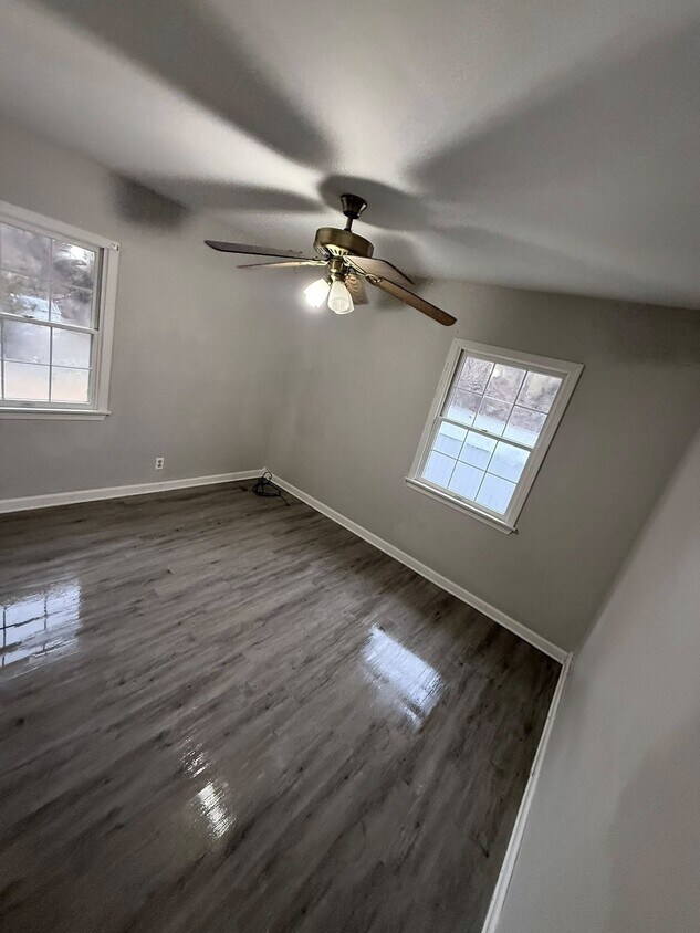 Foto del edificio - 2121 Norwood Blvd