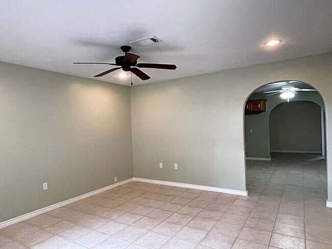 Foto del edificio - 1190 Bernice Ln