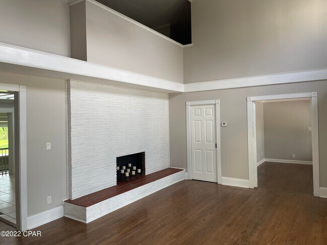Foto del edificio - 1823 W 27th St