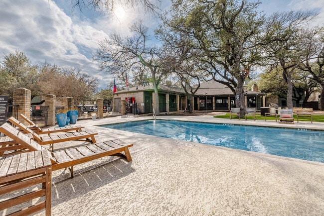 Building Photo - Summit at Westwood