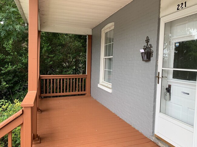 Foto del edificio - 221 Philadelphia Ave